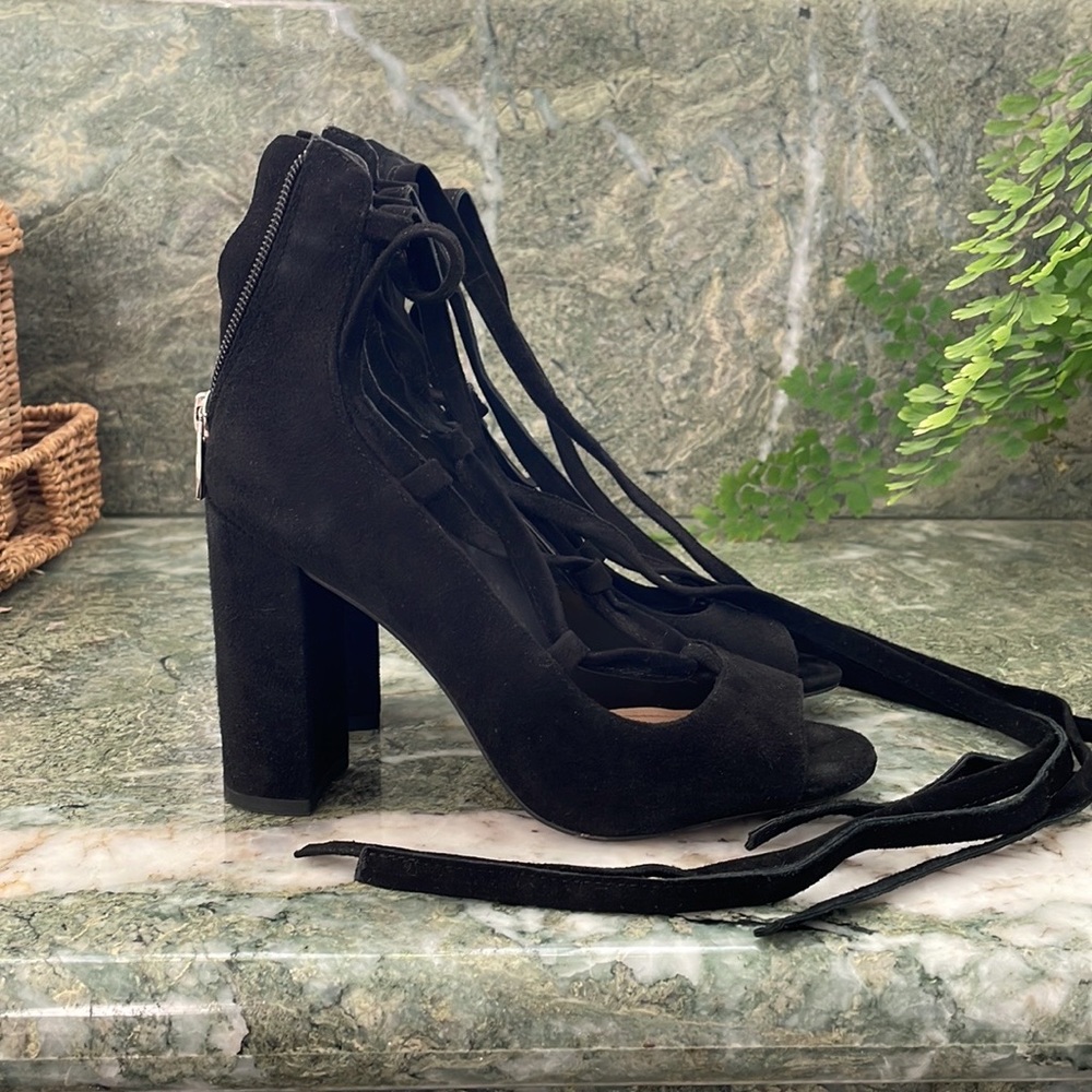 Vince Camuto Black Suede Tie up Heels in size 6